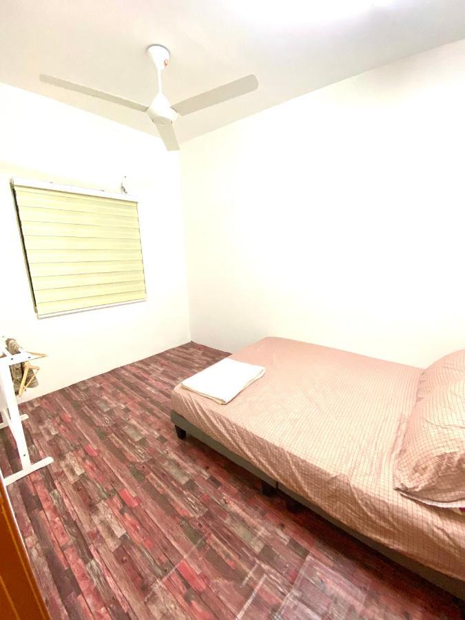 Raees Homestay Kampong Tanjong Minyak Buitenkant foto
